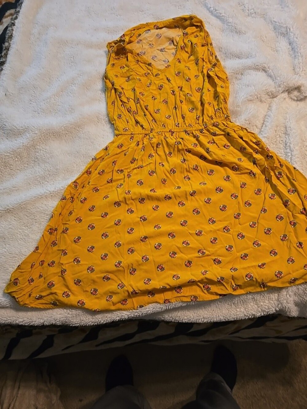 090326 Old Navy Dress Womens small Mustard Yellow Gold Floral Cinched Waist Sle